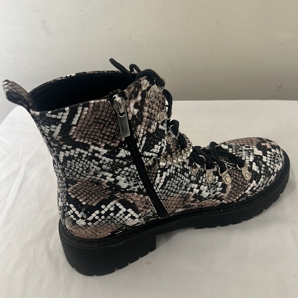 Pretty Little Thing Snake Diamante Detail Combat Ankle Boots Sz 9 - Picture 13 of 16